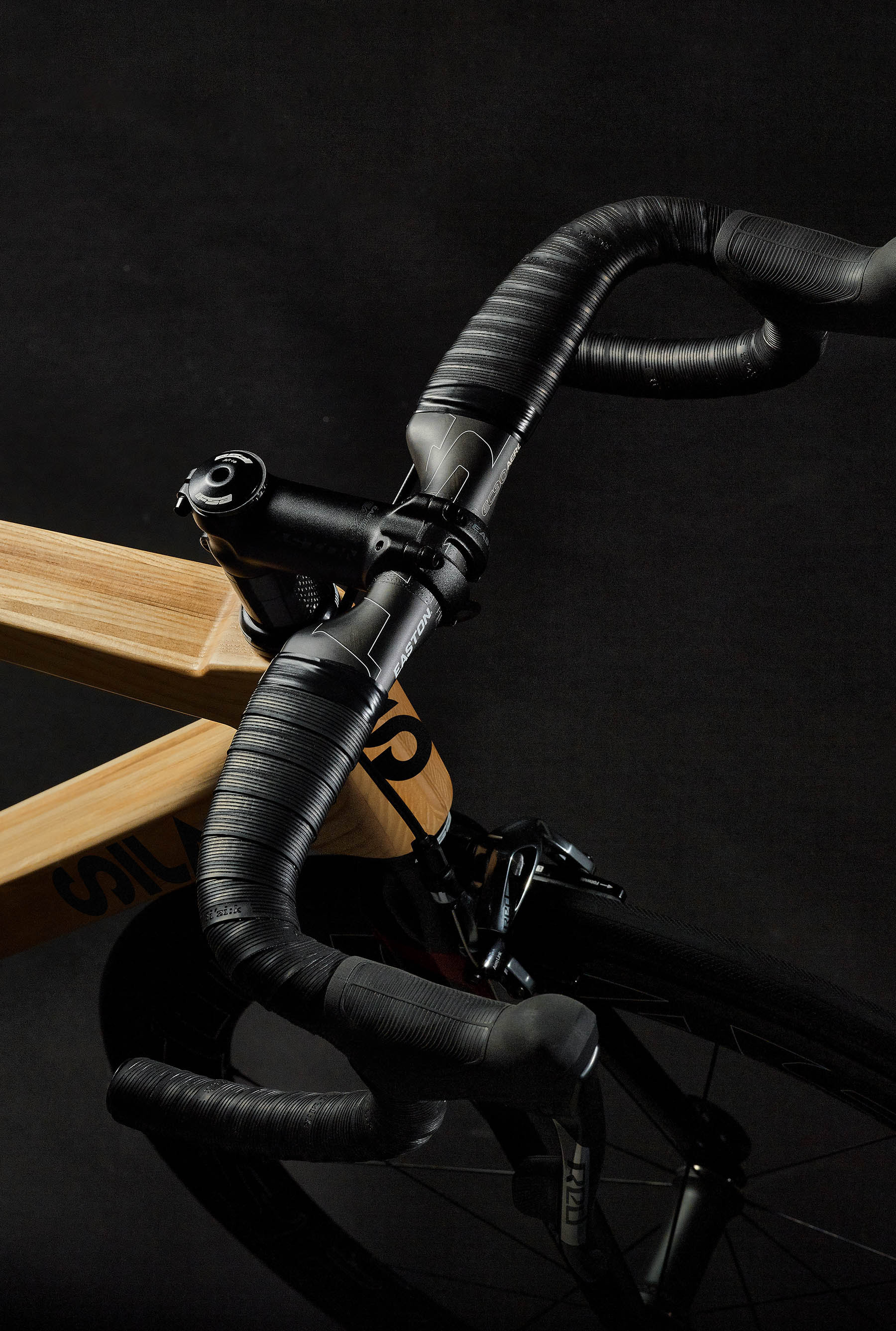 Topview of SILA wooden road bike's handles